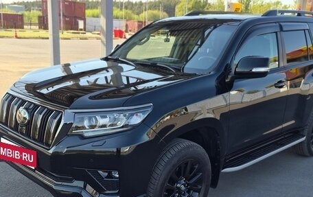 Toyota Land Cruiser Prado 150 рестайлинг 2, 2021 год, 6 980 000 рублей, 2 фотография