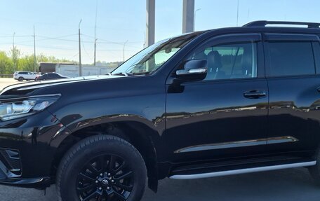 Toyota Land Cruiser Prado 150 рестайлинг 2, 2021 год, 6 980 000 рублей, 6 фотография