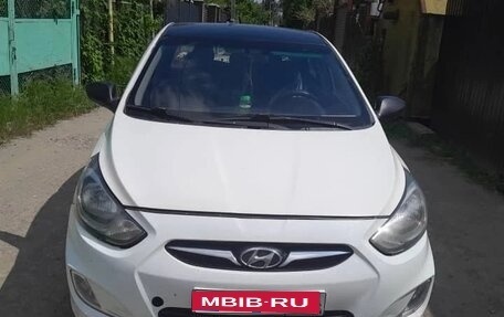 Hyundai Solaris II рестайлинг, 2013 год, 350 000 рублей, 1 фотография