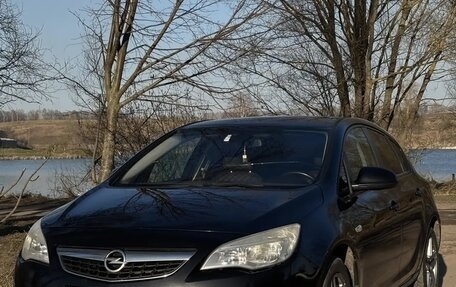 Opel Astra J, 2010 год, 650 000 рублей, 1 фотография