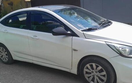 Hyundai Solaris II рестайлинг, 2013 год, 350 000 рублей, 2 фотография