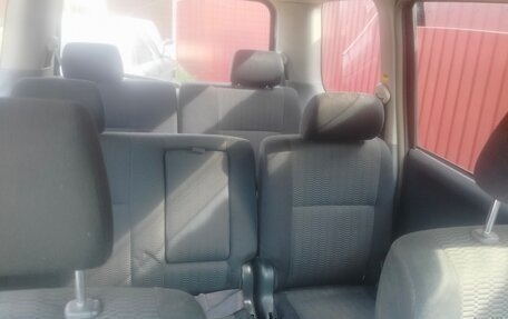 Toyota Voxy II, 2005 год, 1 050 000 рублей, 7 фотография