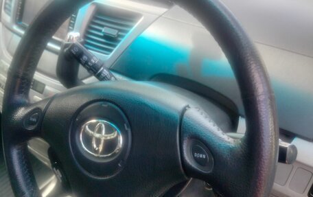 Toyota Voxy II, 2005 год, 1 050 000 рублей, 6 фотография