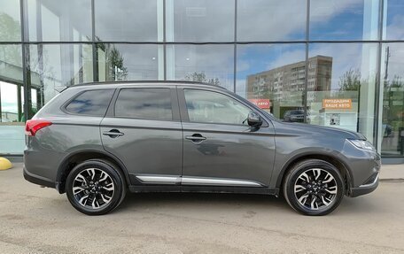 Mitsubishi Outlander III рестайлинг 3, 2021 год, 2 349 000 рублей, 5 фотография