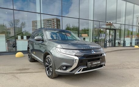 Mitsubishi Outlander III рестайлинг 3, 2021 год, 2 349 000 рублей, 3 фотография
