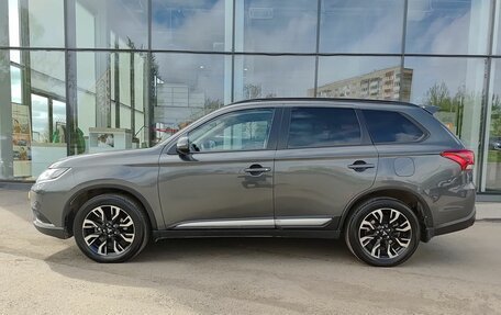 Mitsubishi Outlander III рестайлинг 3, 2021 год, 2 349 000 рублей, 10 фотография