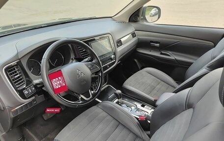 Mitsubishi Outlander III рестайлинг 3, 2021 год, 2 349 000 рублей, 20 фотография