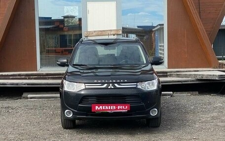 Mitsubishi Outlander III рестайлинг 3, 2012 год, 1 055 000 рублей, 2 фотография