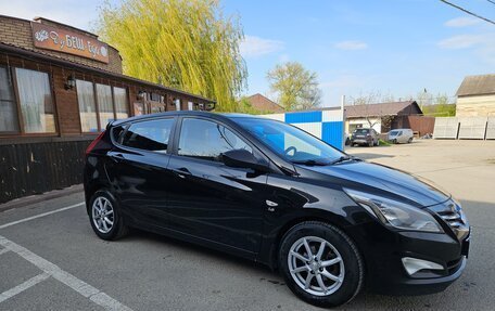 Hyundai Solaris II рестайлинг, 2015 год, 910 000 рублей, 1 фотография