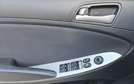 Hyundai Solaris II рестайлинг, 2015 год, 910 000 рублей, 17 фотография