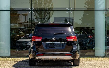 KIA Carnival III, 2017 год, 2 495 000 рублей, 5 фотография