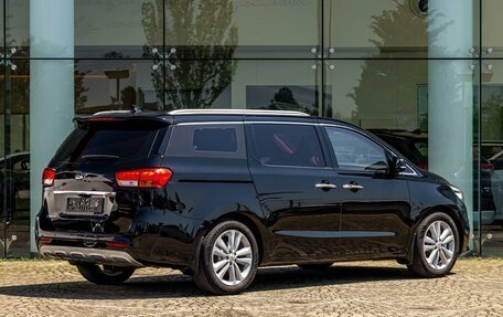 KIA Carnival III, 2017 год, 2 495 000 рублей, 6 фотография