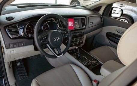 KIA Carnival III, 2017 год, 2 495 000 рублей, 13 фотография