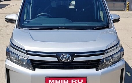Toyota Voxy III, 2017 год, 1 890 000 рублей, 1 фотография