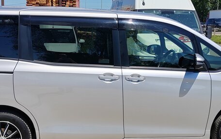 Toyota Voxy III, 2017 год, 1 890 000 рублей, 3 фотография