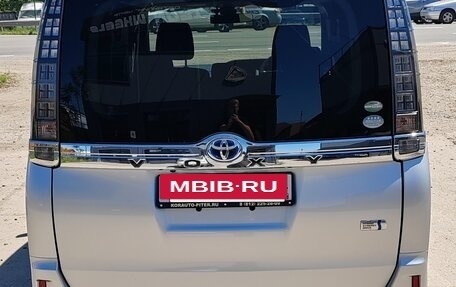 Toyota Voxy III, 2017 год, 1 890 000 рублей, 2 фотография