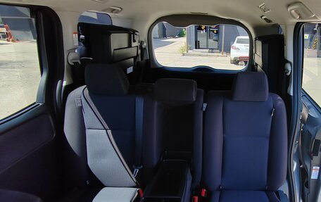 Toyota Voxy III, 2017 год, 1 890 000 рублей, 14 фотография