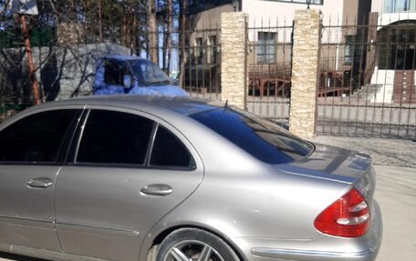 Mercedes-Benz E-Класс, 2003 год, 870 000 рублей, 3 фотография