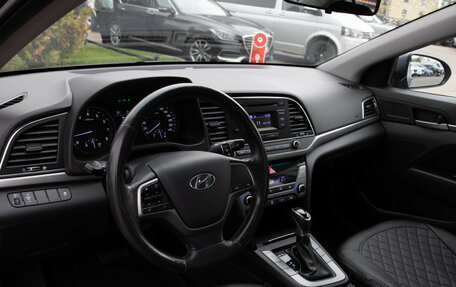 Hyundai Elantra VI рестайлинг, 2017 год, 948 000 рублей, 10 фотография
