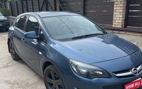 Opel Astra J, 2013 год, 850 000 рублей, 1 фотография