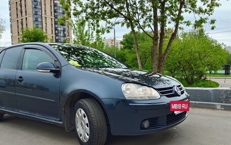 Volkswagen Golf V, 2004 год, 530 000 рублей, 2 фотография