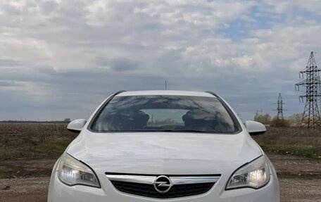 Opel Astra J, 2011 год, 620 000 рублей, 2 фотография