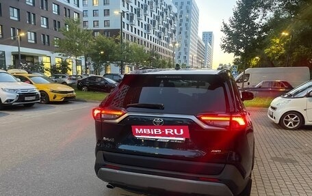 Toyota RAV4, 2019 год, 3 800 000 рублей, 5 фотография