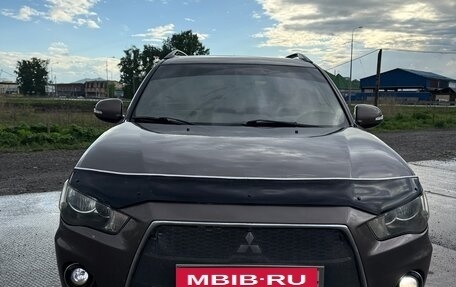 Mitsubishi Outlander III рестайлинг 3, 2011 год, 1 350 000 рублей, 3 фотография