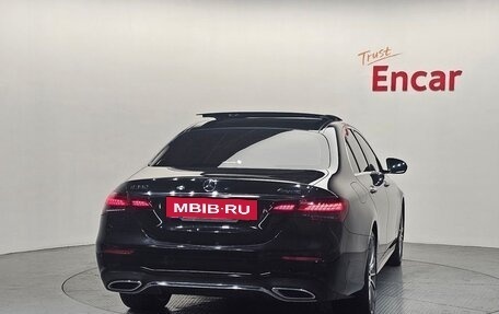 Mercedes-Benz E-Класс, 2022 год, 4 470 000 рублей, 3 фотография