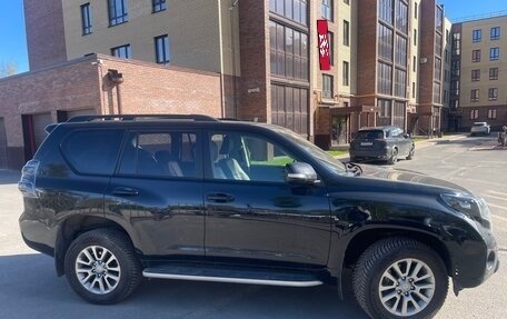 Toyota Land Cruiser Prado 150 рестайлинг 2, 2017 год, 3 900 000 рублей, 3 фотография