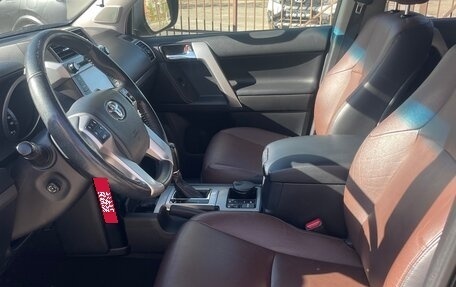 Toyota Land Cruiser Prado 150 рестайлинг 2, 2017 год, 3 900 000 рублей, 9 фотография