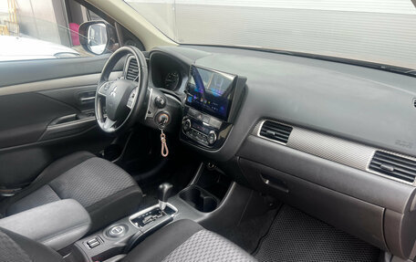 Mitsubishi Outlander III рестайлинг 3, 2012 год, 1 289 000 рублей, 9 фотография