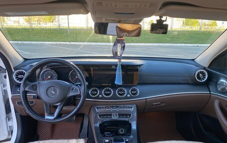 Mercedes-Benz E-Класс, 2017 год, 4 500 000 рублей, 7 фотография