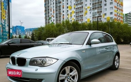 BMW 1 серия, 2008 год, 900 000 рублей, 2 фотография