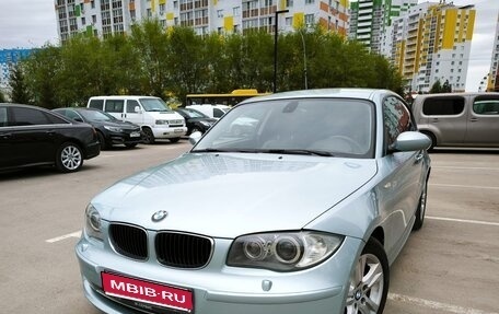 BMW 1 серия, 2008 год, 900 000 рублей, 1 фотография