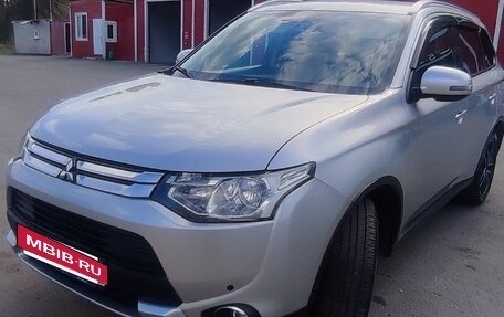 Mitsubishi Outlander III рестайлинг 3, 2014 год, 1 750 000 рублей, 3 фотография