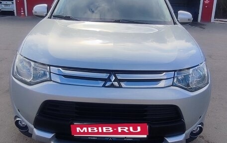 Mitsubishi Outlander III рестайлинг 3, 2014 год, 1 750 000 рублей, 2 фотография