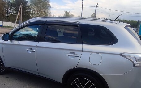 Mitsubishi Outlander III рестайлинг 3, 2014 год, 1 750 000 рублей, 6 фотография