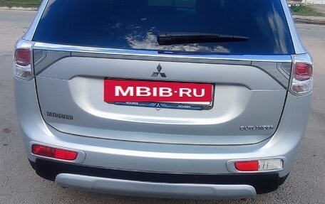 Mitsubishi Outlander III рестайлинг 3, 2014 год, 1 750 000 рублей, 5 фотография