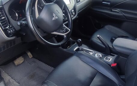 Mitsubishi Outlander III рестайлинг 3, 2014 год, 1 750 000 рублей, 7 фотография