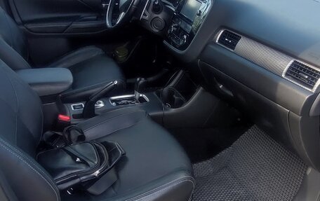 Mitsubishi Outlander III рестайлинг 3, 2014 год, 1 750 000 рублей, 12 фотография