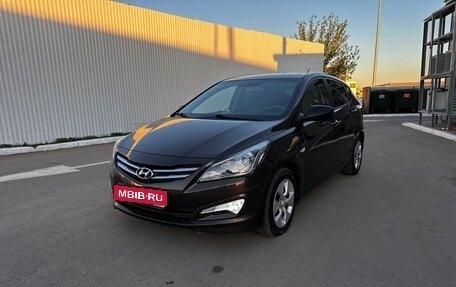 Hyundai Solaris II рестайлинг, 2015 год, 970 000 рублей, 1 фотография