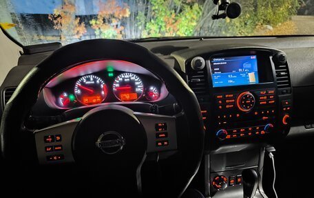Nissan Pathfinder, 2011 год, 1 850 000 рублей, 21 фотография