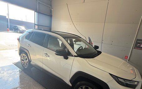Toyota RAV4, 2023 год, 3 700 000 рублей, 2 фотография