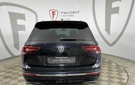 Volkswagen Tiguan II, 2019 год, 2 799 000 рублей, 3 фотография