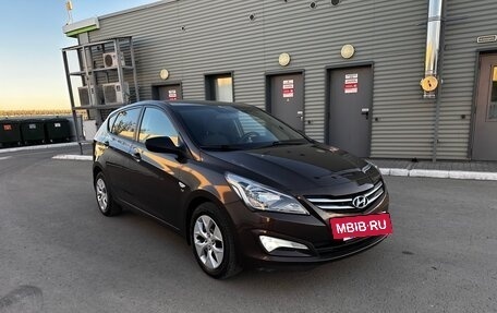 Hyundai Solaris II рестайлинг, 2015 год, 970 000 рублей, 2 фотография