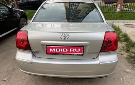 Toyota Avensis III рестайлинг, 2005 год, 610 000 рублей, 1 фотография