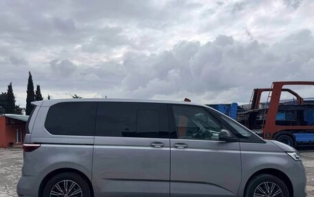Volkswagen Multivan, 2023 год, 7 795 000 рублей, 6 фотография