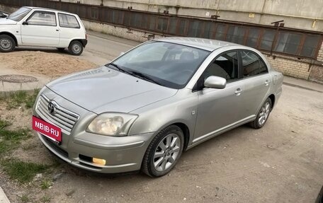 Toyota Avensis III рестайлинг, 2005 год, 610 000 рублей, 2 фотография
