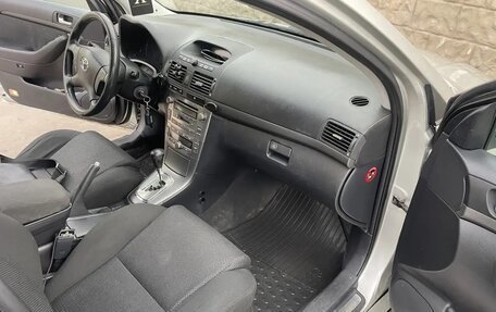 Toyota Avensis III рестайлинг, 2005 год, 610 000 рублей, 17 фотография